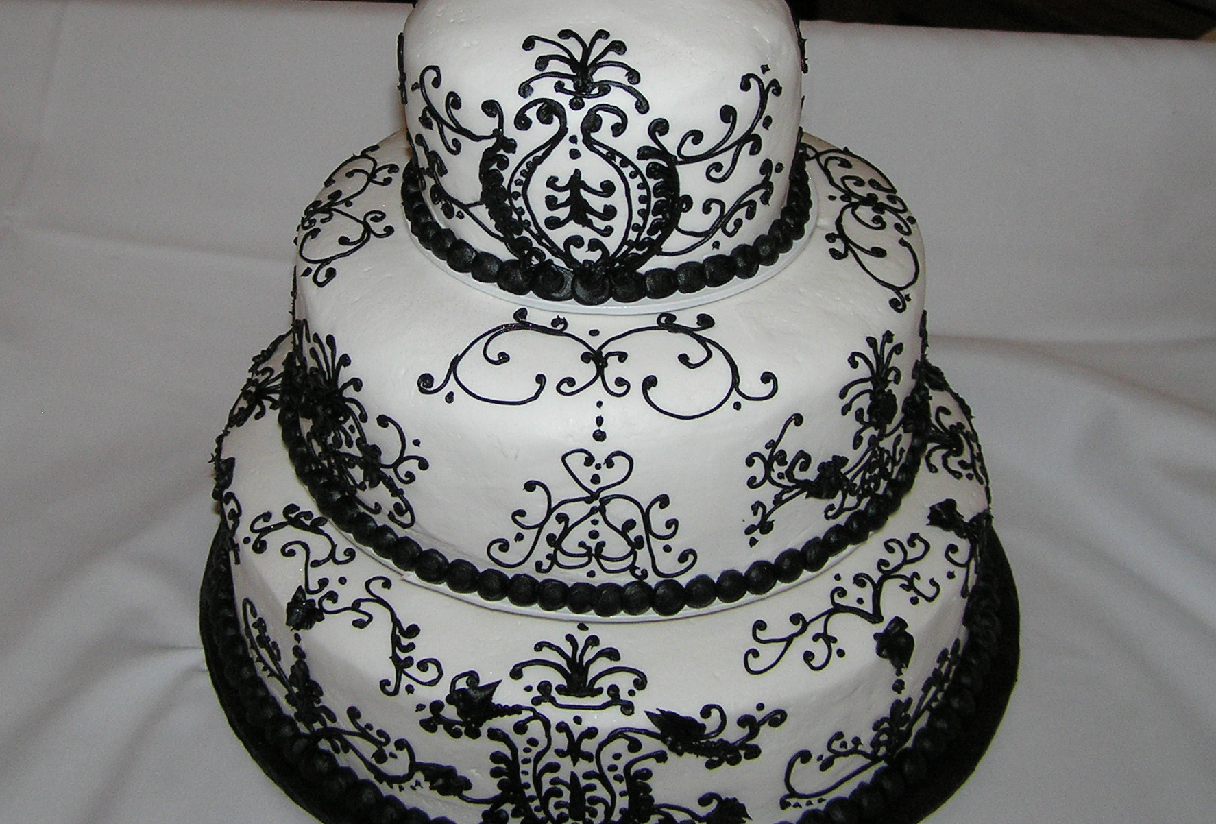 Black and White Classic Wedding Cake