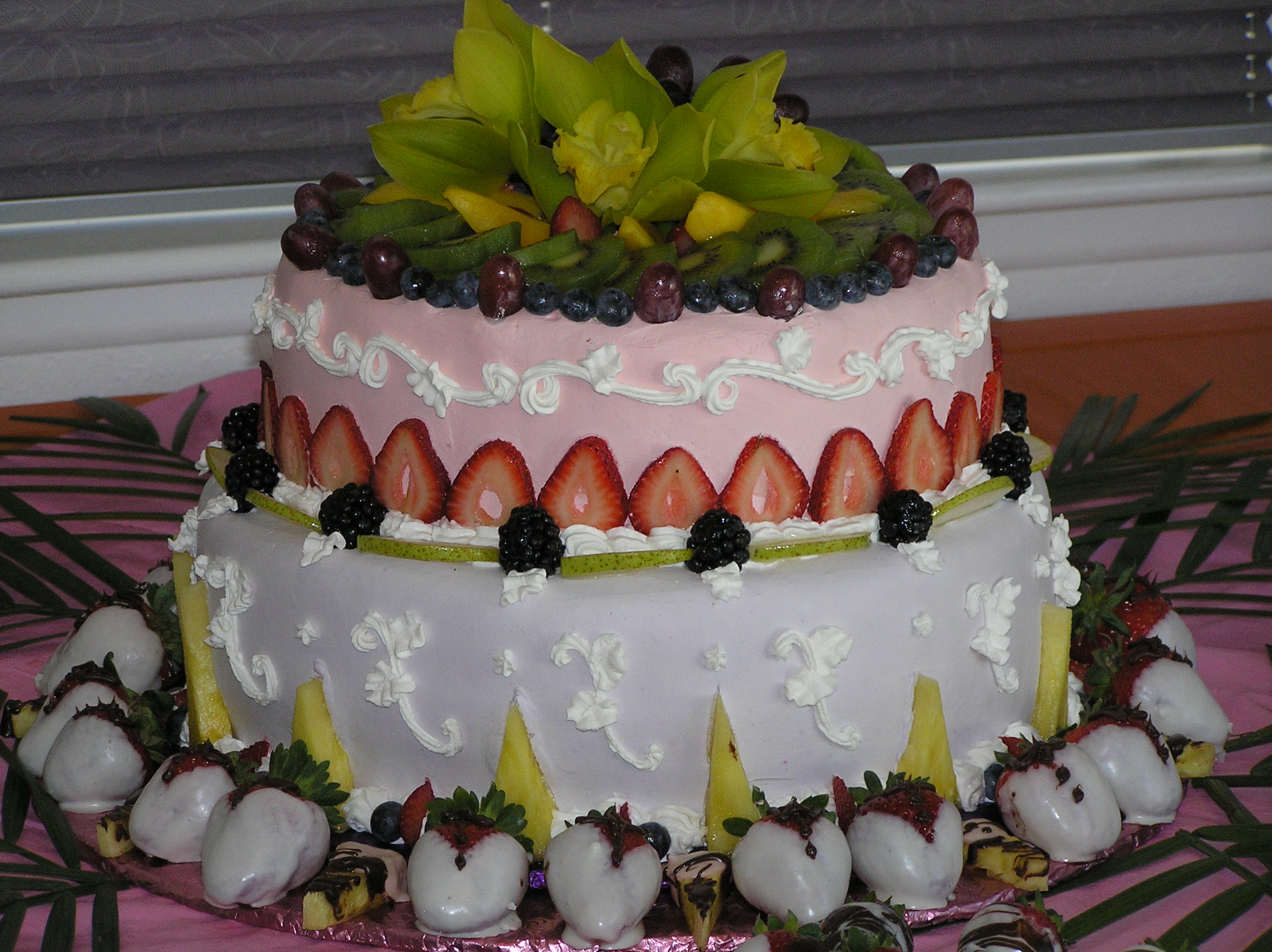 Choc Dipped Strawberries Adorn This Wedding Cake