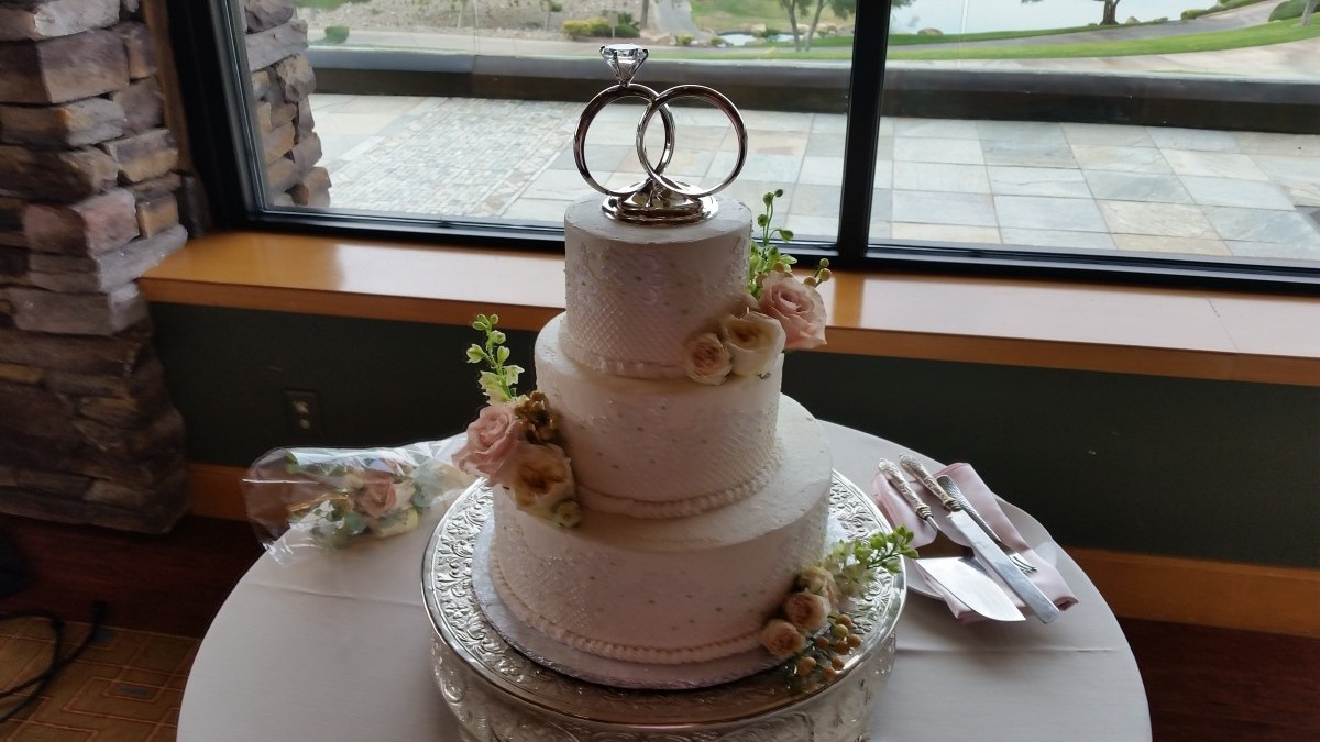 Light Green Lace Wedding Cake